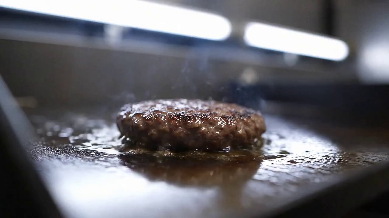 Sizzling Macro Burger Flip: Diner Realism