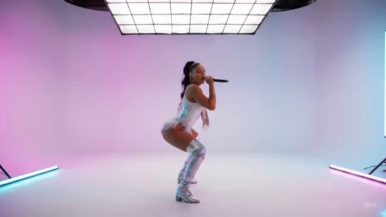 Latina rapper - Veo 3 AI video prompt thumbnail